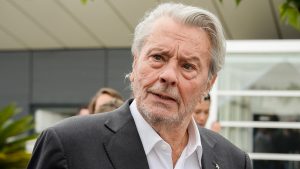 Alain Delon, victime d'un AVC, est sorti des soins intensifs